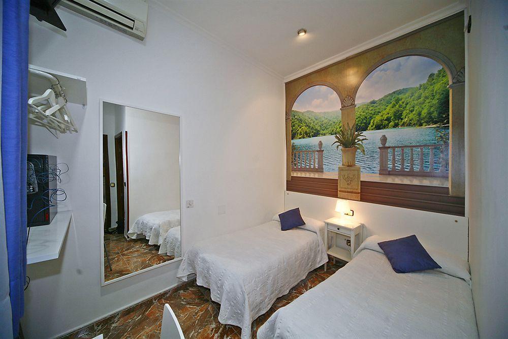 Hostal Comercial Madrid Bagian luar foto