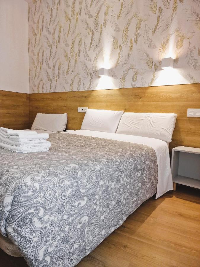 Hostal Comercial Madrid Bagian luar foto