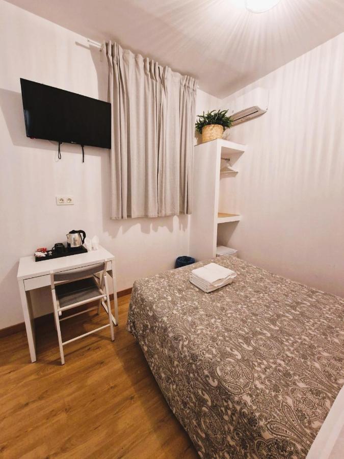 Hostal Comercial Madrid Bagian luar foto