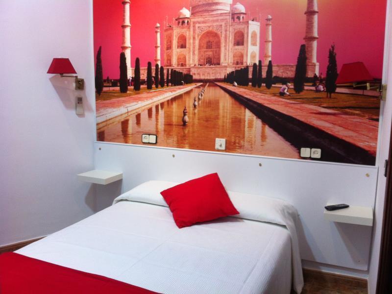 Hostal Comercial Madrid Bagian luar foto